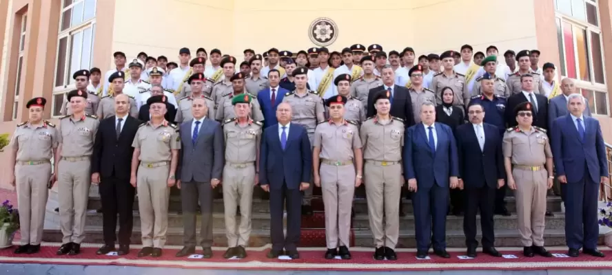 الأكاديمية العسكرية المصرية تنظم مراسم الاحتفال بتخرج دورات تدريبية للمرشحين للعمل بوزارة النقل