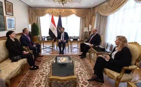 وزير الاتصالات يبحث مع “إنتل” تعزيز التعاون في البنية التكنولوجية والذكاء الاصطناعي