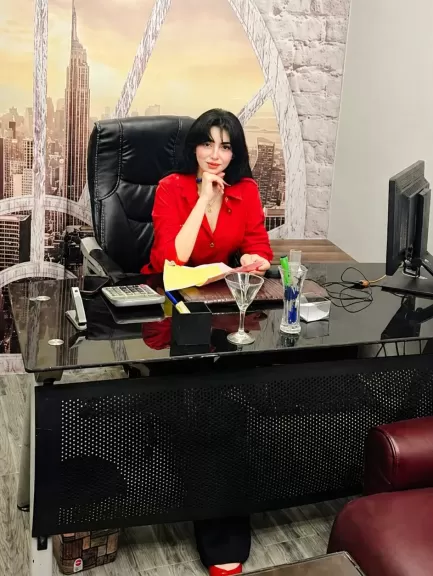 الكاتبة والمحررة الإعلامية الدكتورة دينا المصري 