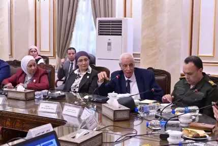 مجلس جامعة القاهرة يناقش تعزيز التعاون مع المحافظة ويبحث ملفات التعليم والبحث العلمي وخدمة المجتمع