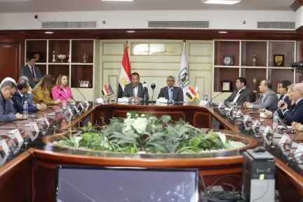 وزير الاتصالات يبحث مع محافظ بني سويف آليات تعزيز التعاون في مجالات الاتصالات وتكنولوجيا المعلومات وتسريع وتيرة التحول الرقمي بالمحافظة وتأهيل أبنائها لسوق العمل الرقمي