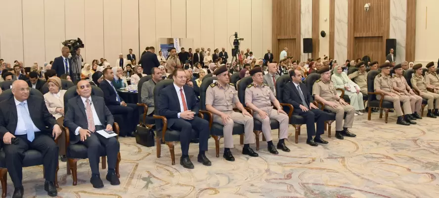 وزير الدفاع والإنتاج الحربى يتفقد إحدى وحدات التدريب الأساسى بالقوات المسلحة