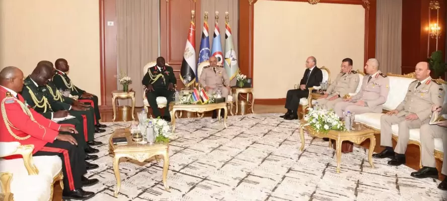 الفريق أحمد خليفة رئيس أركان حرب القوات المسلحة يلتقى رئيس أركان الدفاع بدولة جامبيا