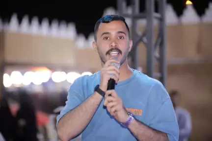 حمود العنزي.. حضور إعلامي سعودي يتصاعد من الميدان إلى الواجهة