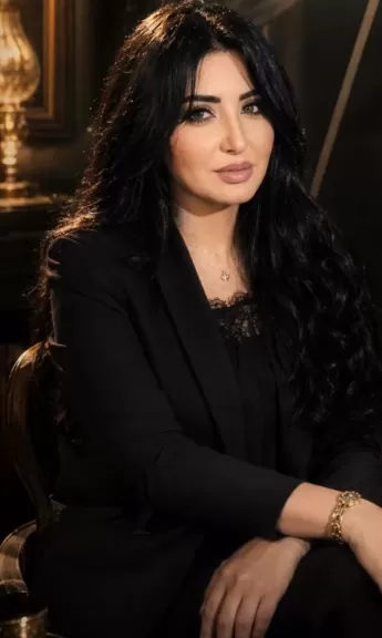 الكاتبة والمحررة الإعلامية الدكتورة دينا المصري 