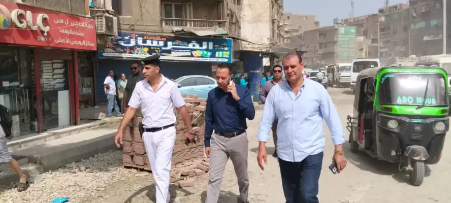رئيس حي بولاق الدكرور يقود حملة اشغالات مكبرة لضبط الشارع