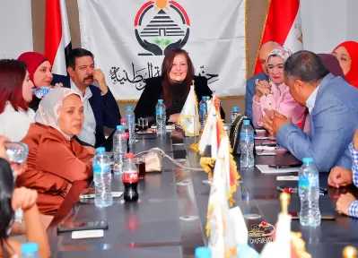 إليزابيث شاكر تقود حوارًا مباشرًا مع أهالي أسيوط لبحث الملفات الخدمية والتنموية