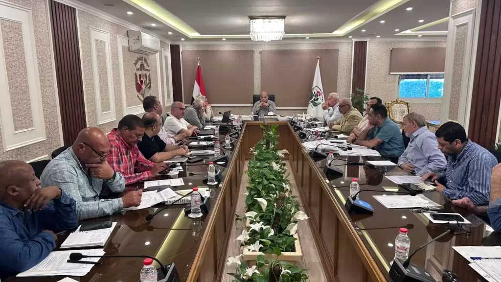 رئيس مجلس الإدارة والعضو المنتدب لشركة نهضة مصر  يعقد اجتماعًا موسعًا لمتابعة الاستعدادات لاستقبال عيد الأضحى المبارك