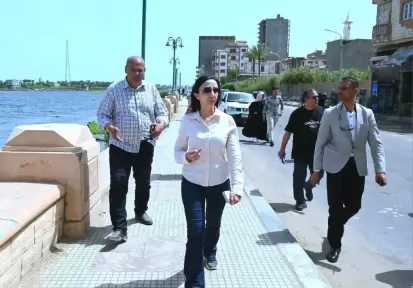 محافظ البحيرة توجه بمنع سير التوك توك على كورنيش رشيد ومراجعة موقف الأقفاص السمكية وإزالة ورد النيل