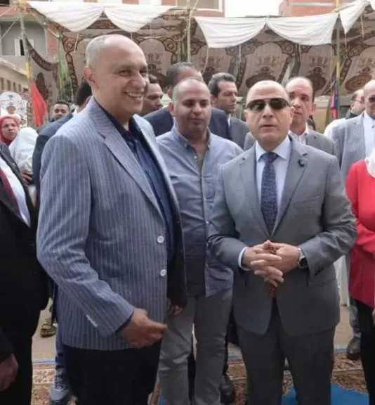 محافظ الغربية يتابع القافلة الطبية بقرية إبيج بمركز كفر الزيات