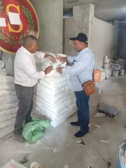 زراعة البحيرة تضبط مصنع يغش المبيدات و المخصبات الزراعية بقرية المسين في البحيرة