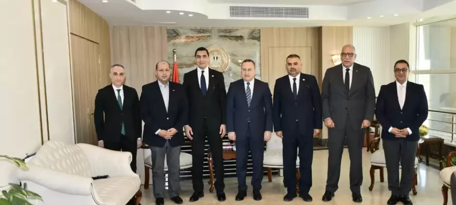 وزيرا الشباب والتعليم العالي يبحثان تطوير الرياضة الجامعية بحضور ياسر ادريس
