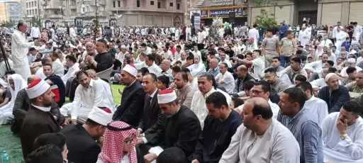 ”رئيس مدينة كفر الدوار” يؤدي صلاة عيد الأضحى وسط الأهالي بساحة مسجد الفتح
