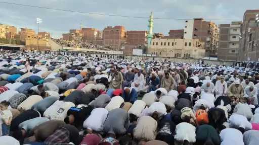 رئيس مدينة أبو المطامير يؤدي صلاة عيد الأضحى بمركز شباب أبو المطامير