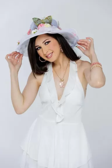 الفنانة العراقية ميرنا كوزا