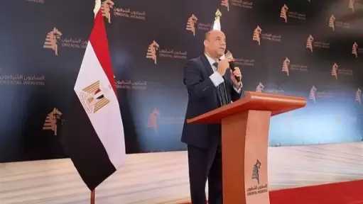 وزير العمل : العامل المصري أثبت قدرته على مواجهة التحديات