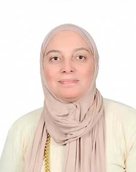 غادة أحمدين.. أول سيدة تتولى إدارة برنامج المنح الصغيرة في مصر