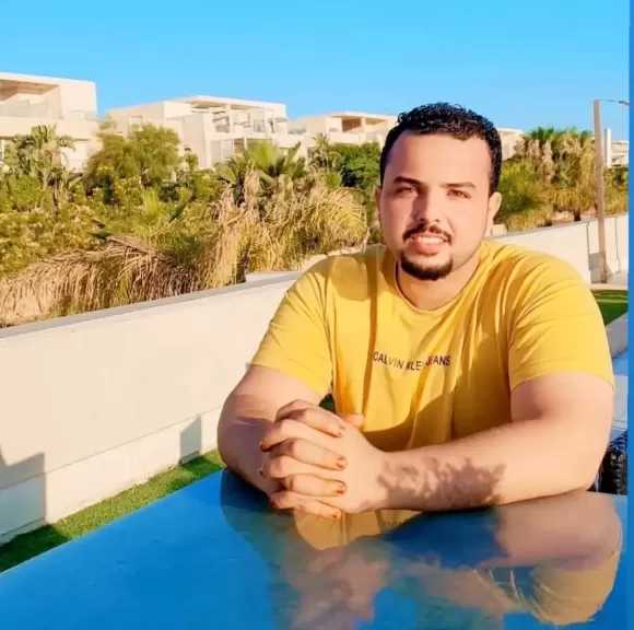 ياسر الصنقري.. نموذج ناجح في تجارة الهواتف المحمولة وخدمة المجتمع