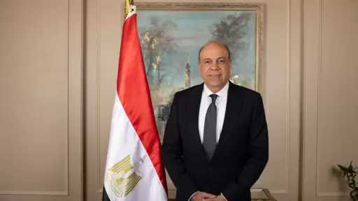 وزير الطيران يؤدي صلاة الجنازة على منار أشرف ضحية حادث سقوط طائرة تدريب بأكتوبر