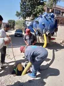 في يوم الإجازة.. رجال الصرف الصحي بالبحيرة يواصلون العمل الميداني لتأمين الشبكات ومنع الطفوحات