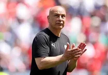 صحيفة إسبانية تشيد بحسام حسن و صناعة تاريخ للفراعنة في كأس العالم