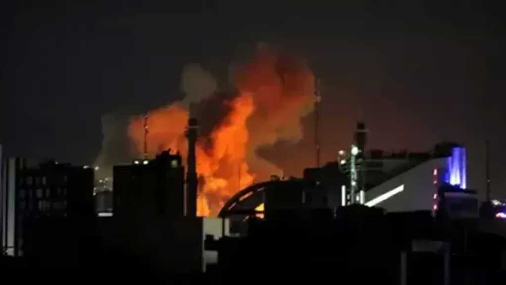التلفزيون الإيراني عن الحرس الثوري: استهدفنا مواقع تابعة للجيش الأمريكي في المنطقة ردا على ضرب جزيرة سيريك