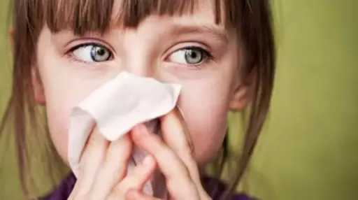 مع ارتفاع درجات الحرارة.. كيف تتعاملين مع نزيف أنف الأطفال؟