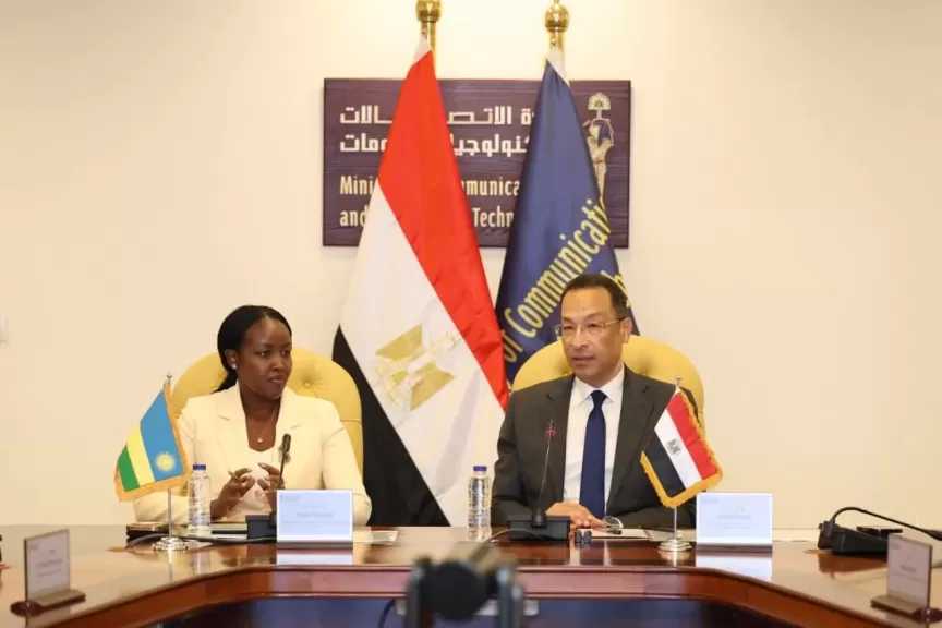 المهندس رأفت هندي يبحث مع وزيرة الاتصالات والابتكار الرواندية تعزيز التعاون في التحول الرقمي والذكاء الاصطناعي