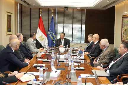 وزير الاتصالات يبحث مع EY MENA إطلاق مركز إقليمي لخدمات التعهيد والاستشارات في مصر