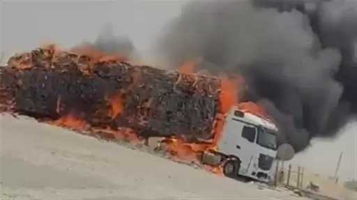 السيطرة على حريق داخل سيارة نقل بالطريق الإقليمي دون إصابات