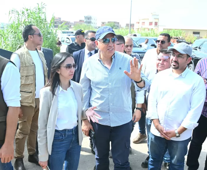 الدكتور هاني سويلم وزير الموارد المائية والري والدكتورة جاكلين عازر محافظ البحيرة أثناء الجولة