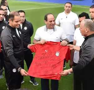 عادل شحاتة : إنجاز المنتخب في كأس العالم ثمرة اهتمام الرئيس... عادل شحاتة : إنجاز المنتخب في كأس العالم ثمرة اهتمام الرئيس السيسي بالرياضة والرياضيين