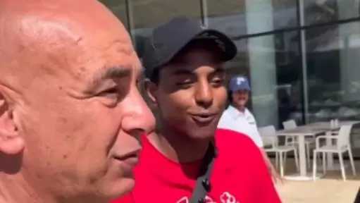 أول تعليق من عامل الدليفري بعد استقبال منتخب مصر: لحظة عمري ولن أنساها