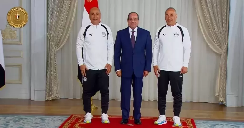الرئيس عبد الفتاح السيسي مع التؤام حسام وإبراهيم 