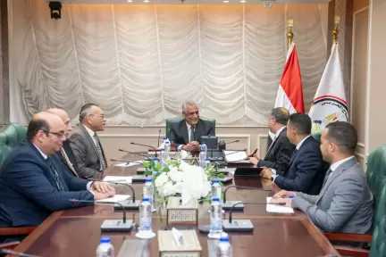 وزير الدولة للإنتاج الحربي يبحث مع ”تاليس” توطين تكنولوجيا صناعة مكونات أجهزة الاتصالات وربطها بسلاسل الإمداد