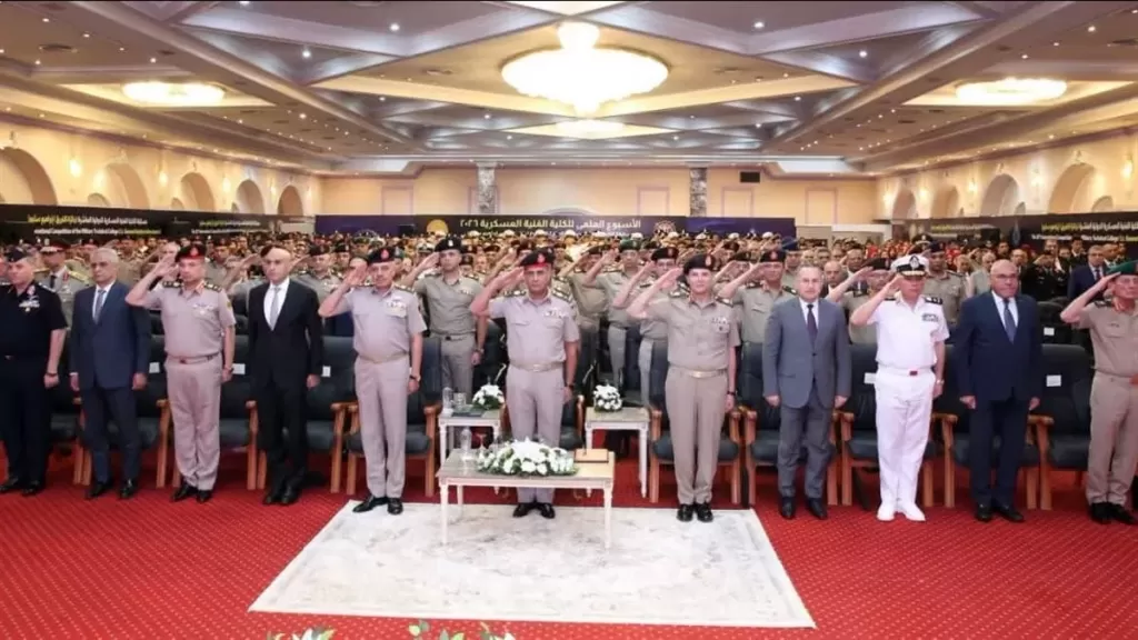 وزير الدفاع والإنتاج الحربي
