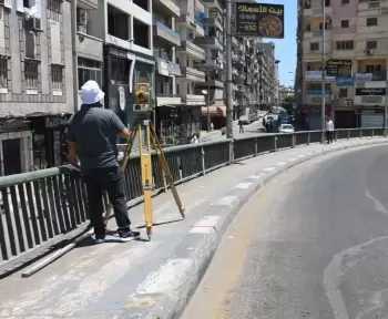 أخيرا وبعد المناشدات العديدة محافظ البحيرة تقرر:   فحص الفواصل المعدنية لكوبري دمنهور العلوي تمهيداً لصيانته ورصفه