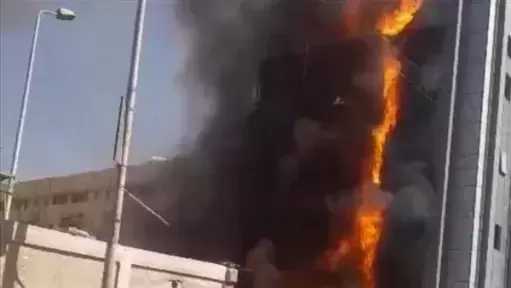 السيطرة على حريق بكشك ومحول كهرباء في أسيوط