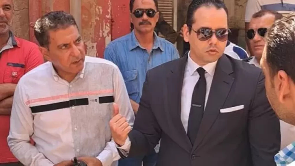وفد من النيابة العامة