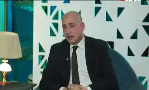 عضو الأعلى للجامعات: كليات التجارة لن تندثر.. وإعادة صياغتها بأدوات الذكاء الاصطناعي