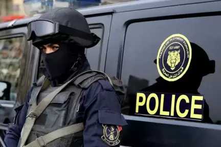 حملة أمنية تضبط 20 فتاة و 5 زجاجات ويسكي على مركب سياحي بالعجوزة