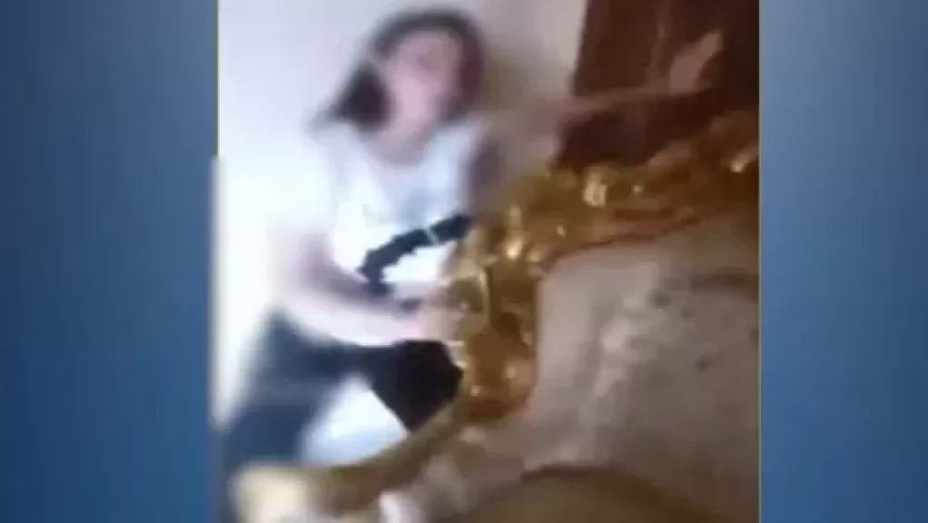  الفتاة