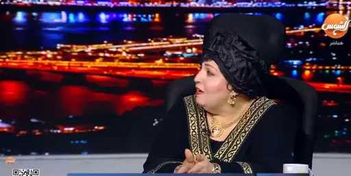 أستاذ علم نفس تُحذر: العزلة الرقمية والانشغال بالهواتف يهددان وعي النشء والشباب