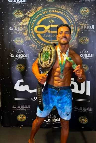 محامي مصري يحصل على ذهبية بطولة كمال الأجسام للطبيعيين في السعودية