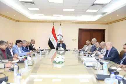 وزير الإنتاج الحربي يبحث مستجدات الإنتاج وخطط تطوير الشركات التابعة