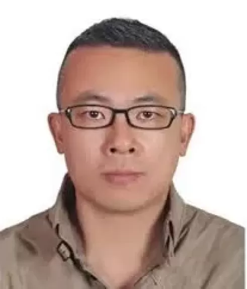 الاعلامي الصيني نور يانغ 