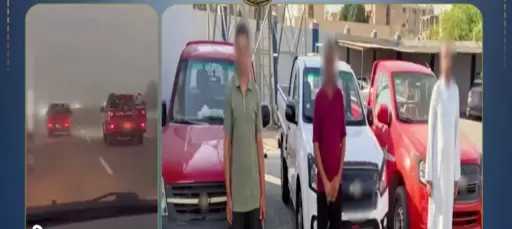 ضبط 3 سيارات ربع نقل تحمل عمالة زراعية بالصناديق الخلفية في البحيرة