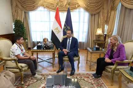 رأفت هندي يكرم الطفل مارتيروس مينا البالغ من العمر 10 أعوام لتميزه العالمي في البرمجة والروبوتات