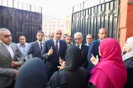 جدل بين أولياء الأمور بعد تحديد موعد مغادرة طلاب الابتدائي.. بين إجهاد الصغار وتطوير المناهج