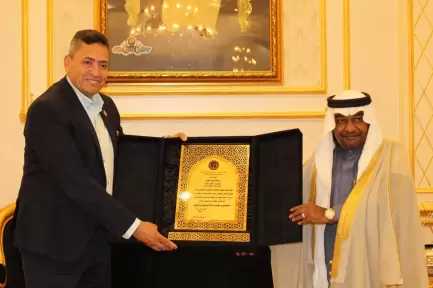 في رحاب مكة.. السفير زهير منقل يحتفي باللواء سامح لطفي ويكرمه بدرع مجلس الوحدة العربية